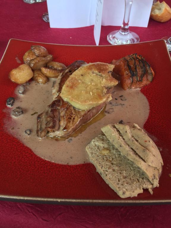 14 Magret de canard rossini et ses morilles et chataignes