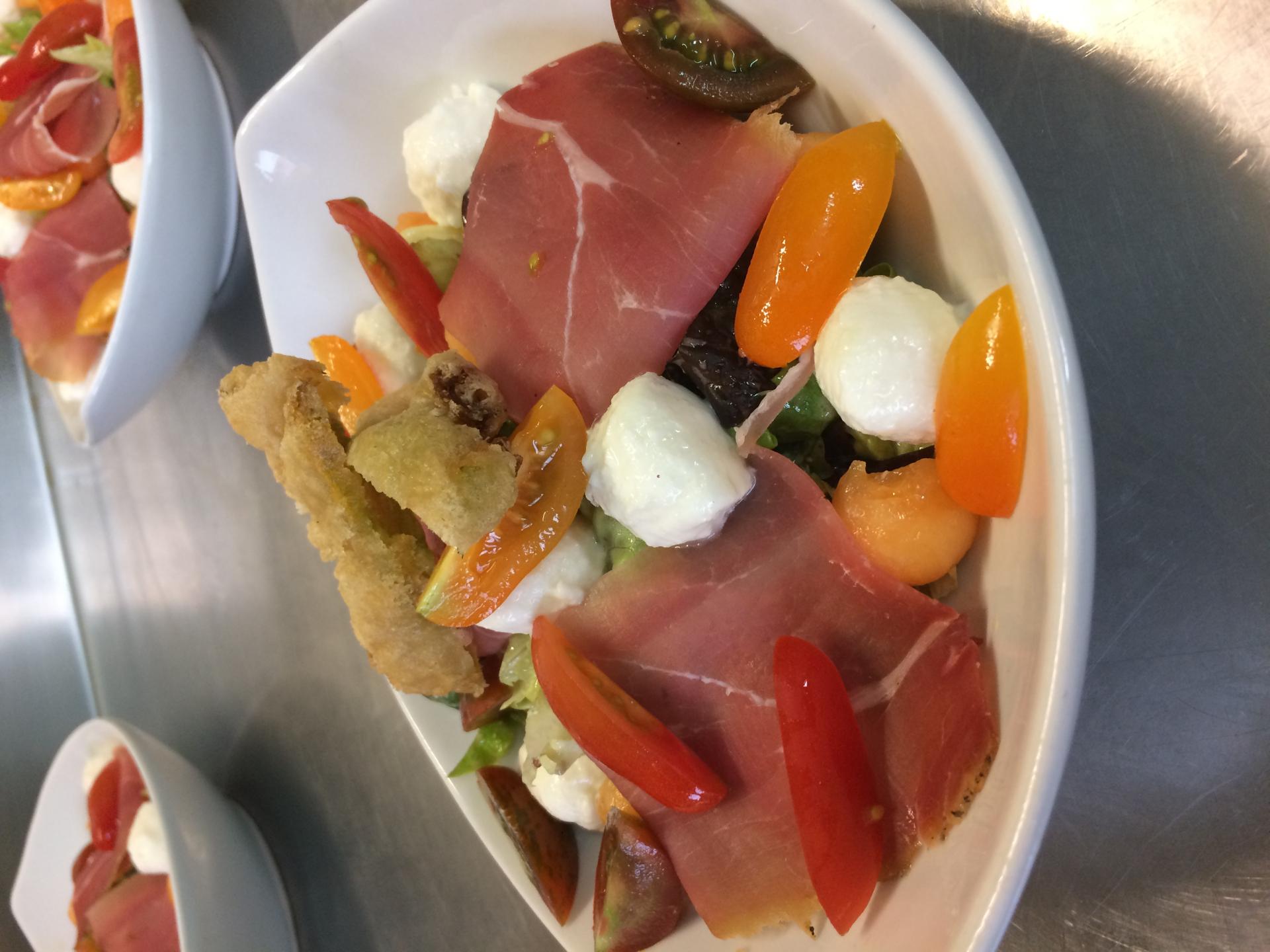 Salade fraicheur au jambon Corse et mozzarella di Buffala