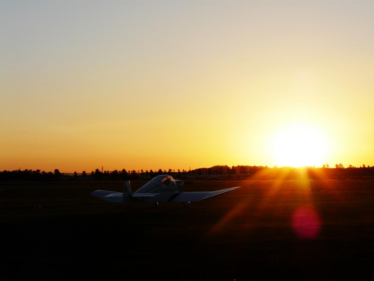 9 Levé de soleil au dessus du Rhône en DR 400 (Jour le plus long)