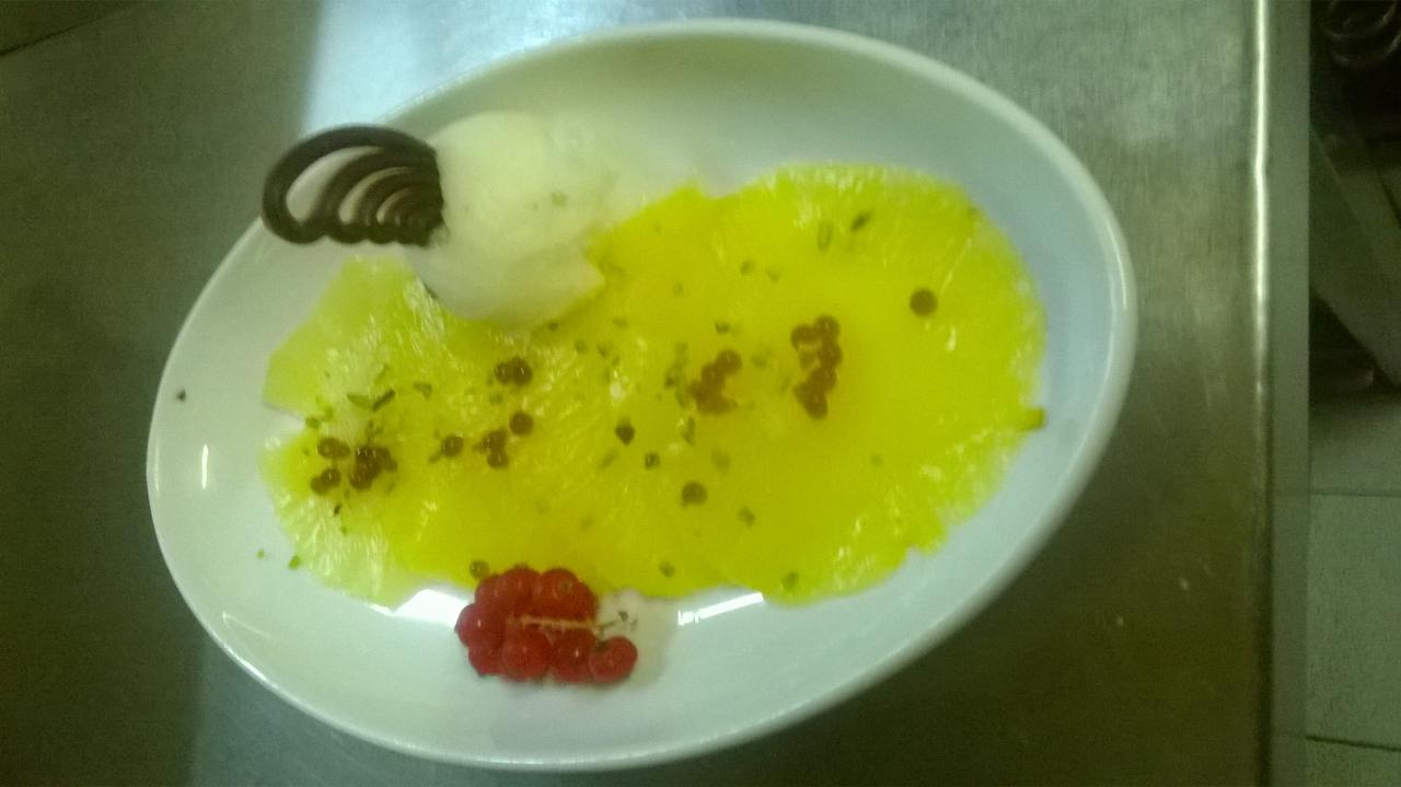 Carpaccio d'ananas, sorbet Mojito