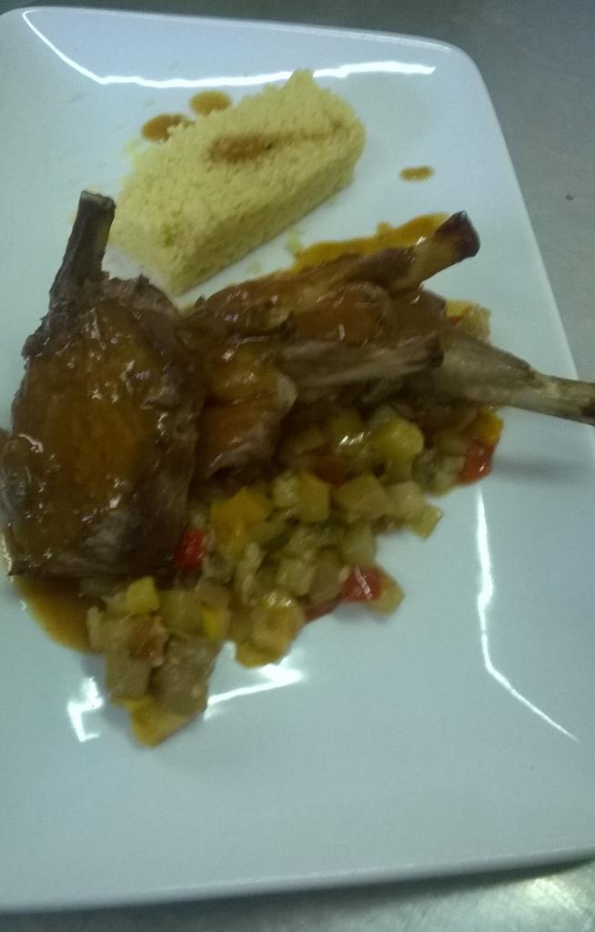 Carré d'agneau et sa poêlée de légumes à la provençale