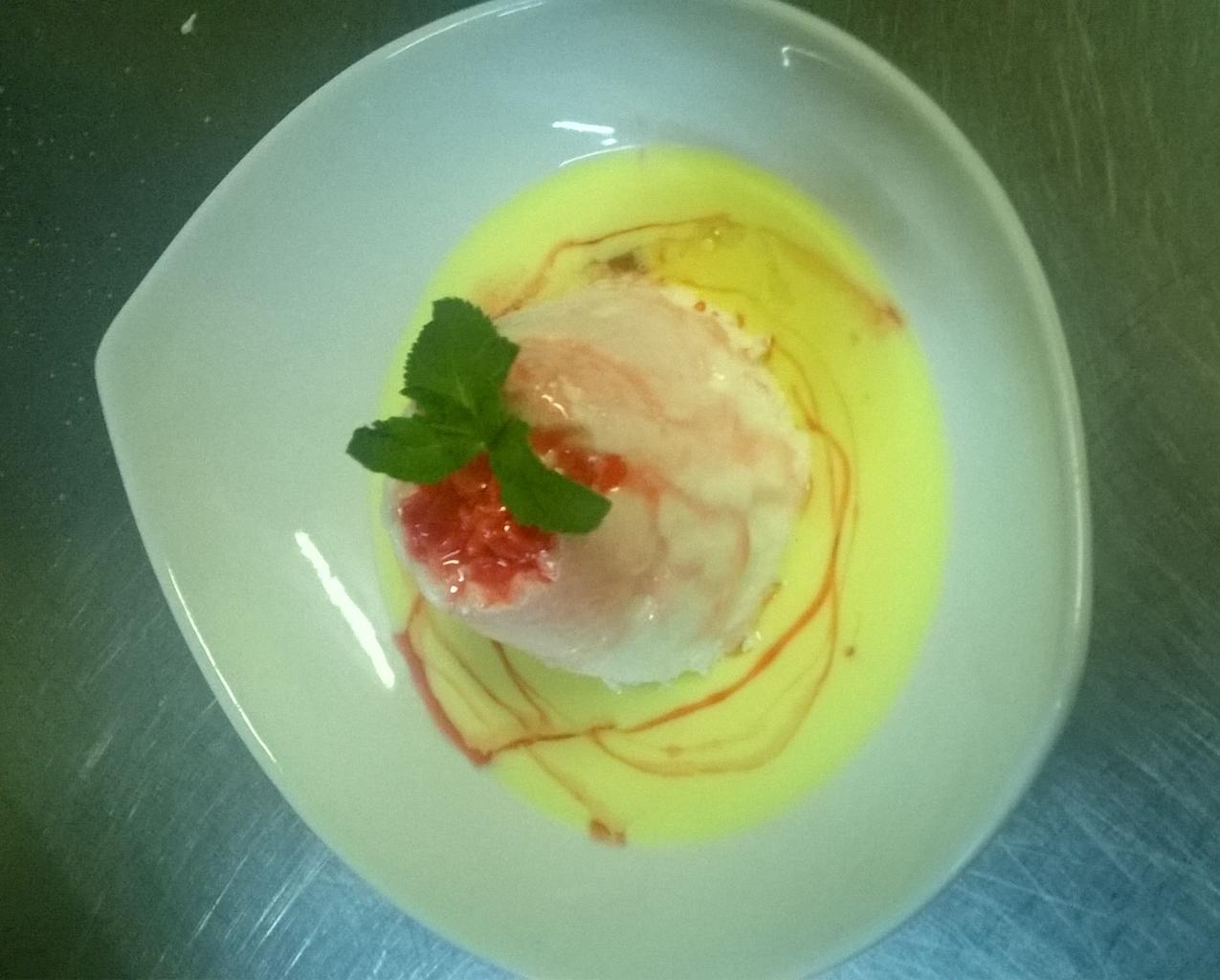 Ile flottante aux pralines roses