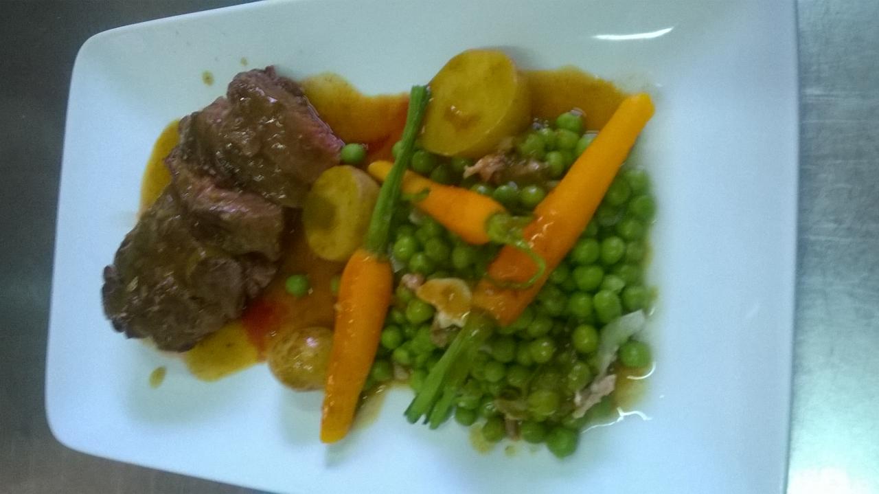 Onglet de veau à l'estragon, printanière de légumes