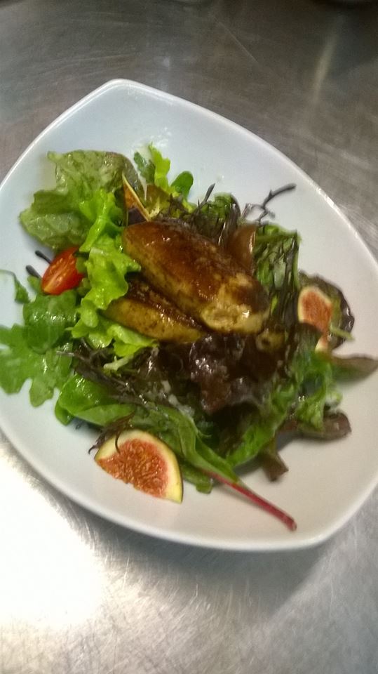 Salade au foie gras poêlé et aux figues