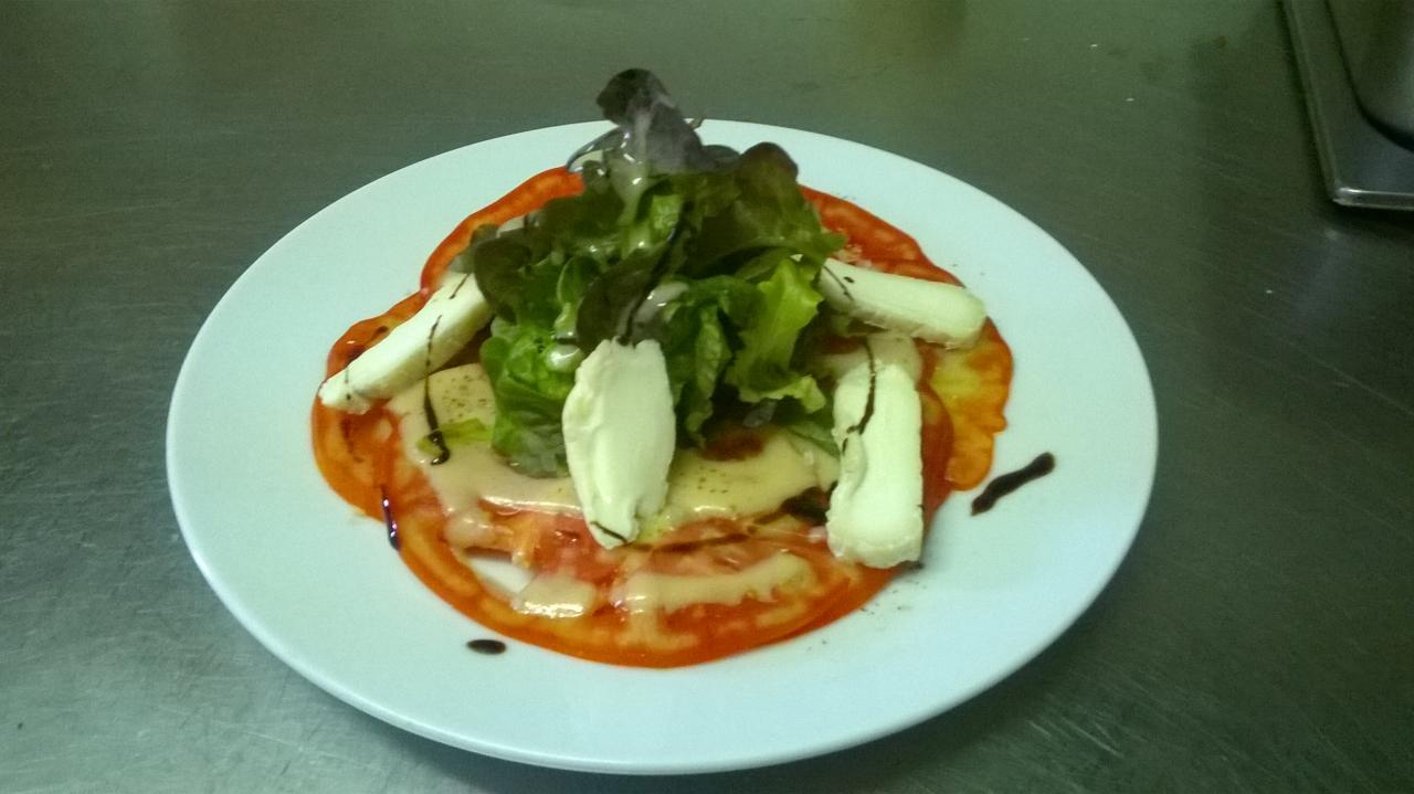 Carpaccio de tomates et chèvre de Rochepaule 