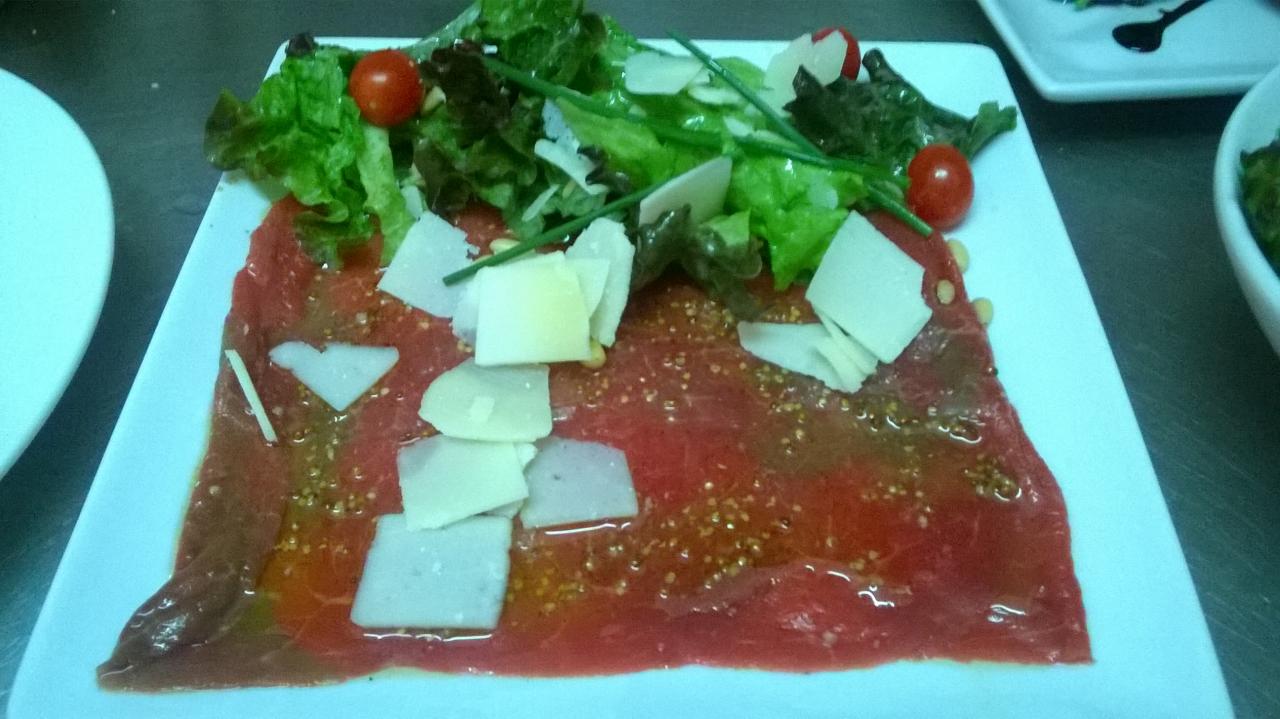 Carpaccio de bœuf aux copeaux de parmesan