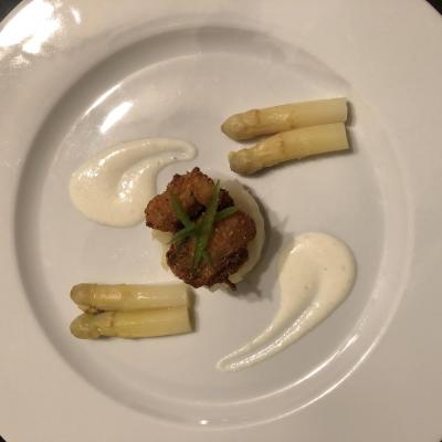 Asperges blanches, huitres panées et sa crème au citron