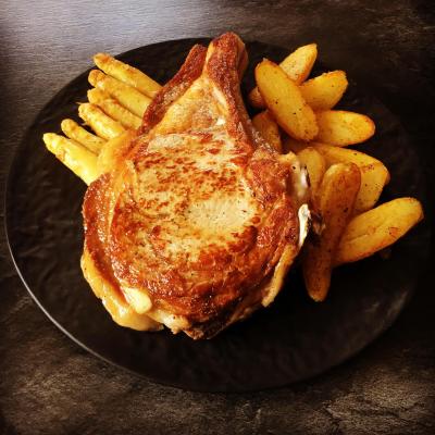 Côte de veau aux asperges blanches et pommes de terre délicatesse