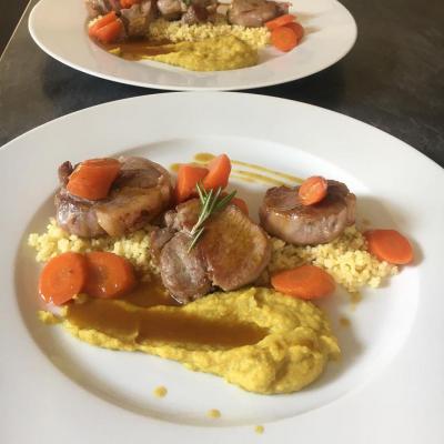 Noisette d’agneau façon tajine, carottes confites et purée d’artichauts aux épices